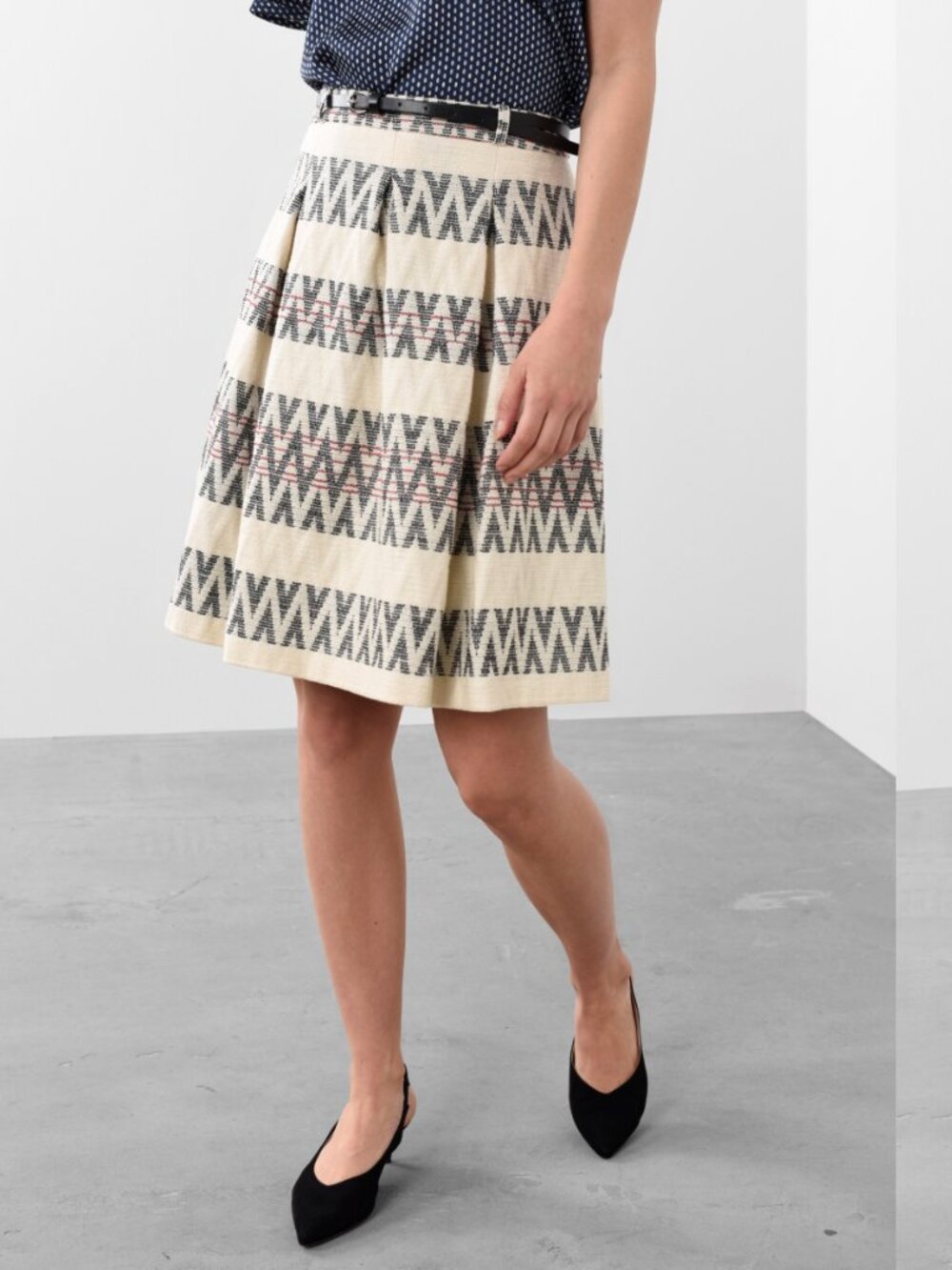 Esprit NWT Zig-Zag Stripe Woven Belted Skirt in Ivory Women's Size 8
